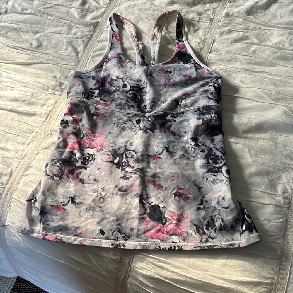 Lululemon top, built in bra